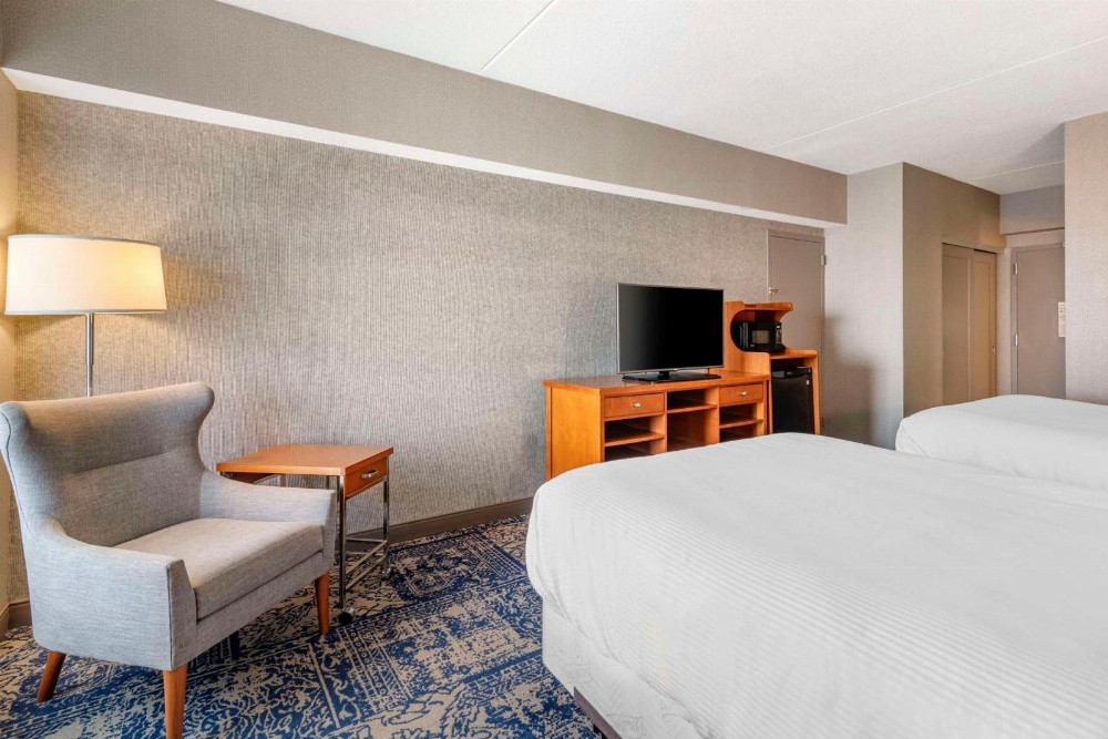 King Room with Roll-In Shower - Disability Access