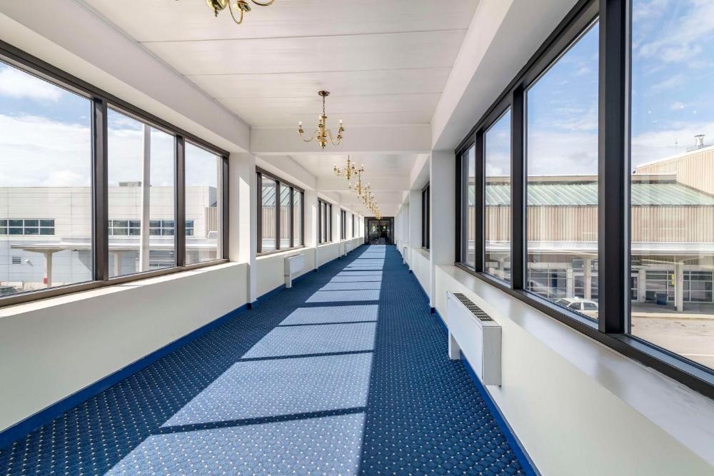 King Room with Mobility Accessible Tub